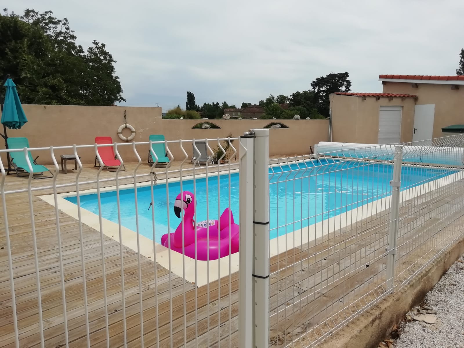 Une piscine à votre disposition tout en respectant règle et bien être 